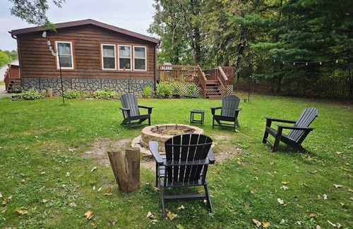 Adams House | Hunters Cove, Private Home,1+acre,nearWIDells,private pier,FREE FIREWOOD,firepit