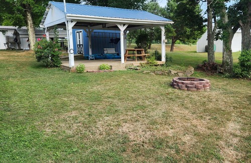 Freeport House | Hunters Haven a charming 3-br house in welcoming Piedmont Ohio with AC, Wi-Fi.