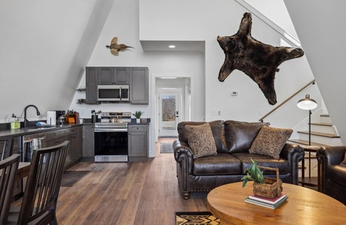 Chattanooga Valley Cabin | Hunters Ridge | A-Frame Cabin ON the Bluff | Hot Tub