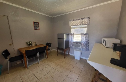 Buchanan Dam Cabin | HUNTERS SUITE SLEEPS 6