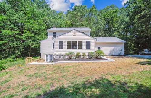 Barstow House | Huntingtown Wooded Charm House