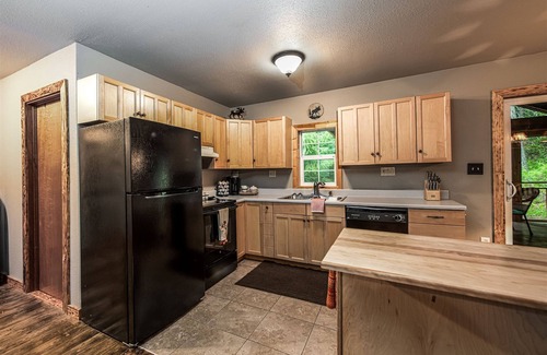 De Borgia Cabin | Huntsman’s Hideout- Deborgia, Montana 15 mins from Look Out Ski Resort