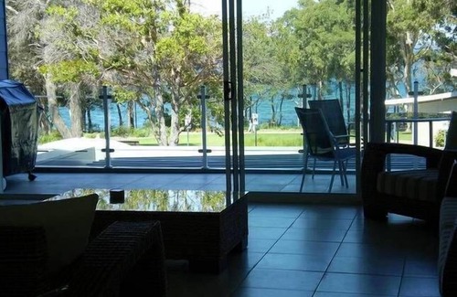 Huskisson Apartment | Husky Sea Breeze Apartment - Directly opposite the beach