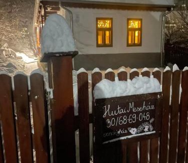 Haromhuta House | Hutai Meseház