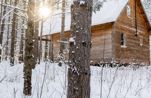 Conway Ski Chalet | Huttopia Chalets - Wooden family-sized Chalet nestled in the White Mountains