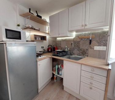 Hyeres City Centre Apartment | Hyères studio refait à neuf dans la cité médiévale