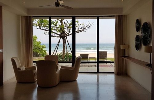 Tan Luu Villa | @HY, 3 BRs Beachfront Villas
