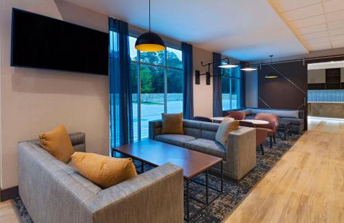 Four Points Hotel | Hyatt Place Austin Lake Travis/Four Points