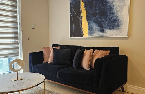 Wandsworth Apartment | Hybrid Resi - Wandsworth | 2 Bed.