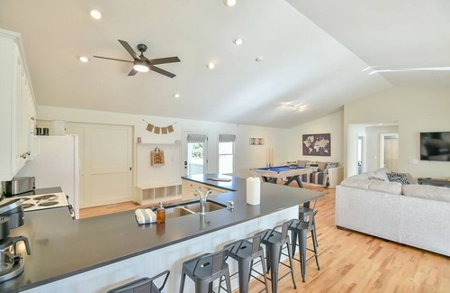 Semora House | Hyco Paradise/Hot tub/Lake-front/Fire-pit/Game-room/Incredible VIews