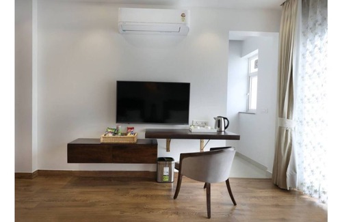 Gurugram Apartment | HYDEWEST Orchid Twin Platinum Studio Luxury Serviced Residences Apartment