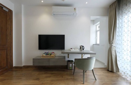 Gurugram Apartment | HYDEWEST Rose Twin Platinum Studio Luxury Serviced Residences Apartment