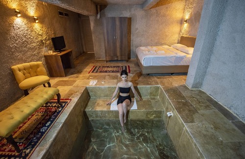 Uchisar Hotel | Hydros Cave Suit