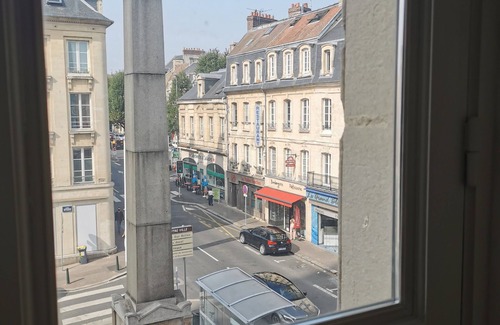 Le Bon Sauveur Apartment | HYPER CENTER ABBAYE AUX HOMMES BRIGHT AND CHARMING