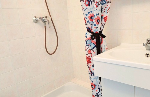 Tours City Centre Bed & Breakfast | Hypercentre, pretty attic bedroom with separate entrance