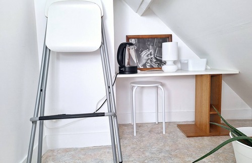 Tours City Centre Bed & Breakfast | Hypercentre, pretty attic bedroom with separate entrance