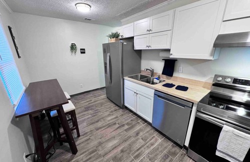Pooler Apartment | I-95 and Tanger Outlets. Pets are allowed