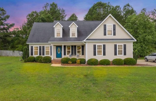 Hope Mills House | I-95 easy Gym Golf Cart Fire Pit Pet ok