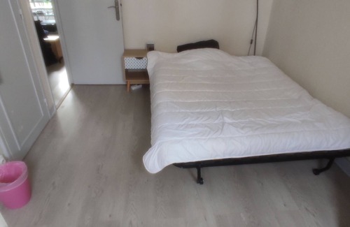 Bourgoin-Jallieu Apartment | I offer you a quiet room to recharge your batteries.