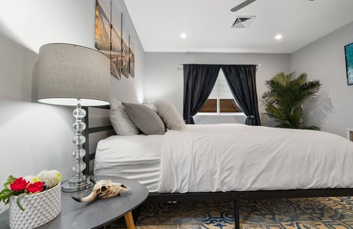 Wooten House | I ❤️ You ATX! Tribute home to Austin✨Luxe Single Story Home!10 min to downtown✨