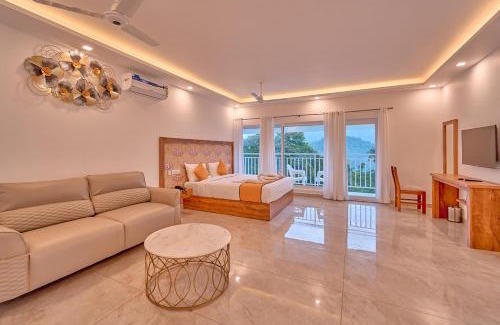 Nullatanni Resort | Ice Mist Pool Resort Munnar By VOYE HOMES