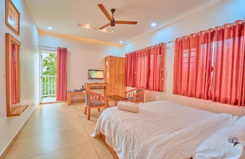 Devikolam Hotel | Ice Pellets Munnar Resort with Pool by VOYE HOMES