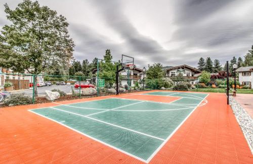 Downtown Leavenworth House | Icicle Village Resort 402: Juniper Studio