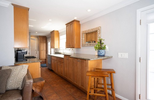 Mission Beach House | Iconic Cottage, Steps to Beach/Ocean, AC,Parking