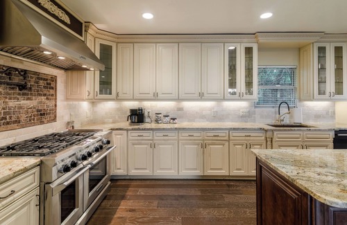 Highland Park West House | Iconic Dtown Mansion l Pool & Spa l Views