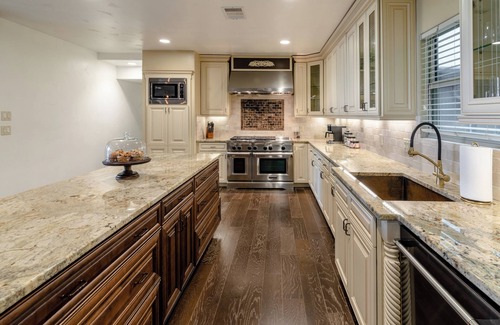 Highland Park West House | Iconic Dtown Mansion l Pool & Spa l Views