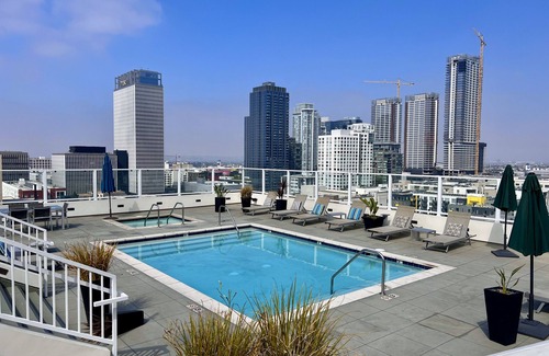 Downtown Los Angeles Condo | Iconic Heart of DTLA Loft with Rooftop Pool/Jacuzzi/Skyline