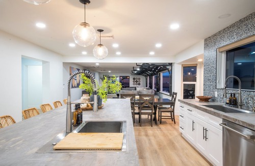 Lake Havasu City House | Iconic Lakeviews w/Pickleball, Pool & Hot Tub, Firepit, near marina