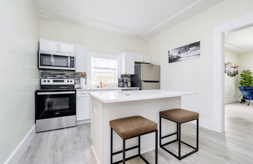 Speedway House | Iconic Speedway Location next to Indy 500 track, amenities, and restaurants