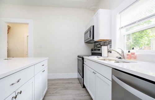 Speedway House | Iconic Speedway Location next to Indy 500 track, amenities, and restaurants