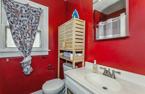 Wichita House | ICT CUTE, COZY AND CHEERFUL 3 BEDROOM HOUSE