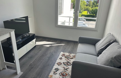 Trappes Apartment | Idéalement Placé de Nombreux Sites des JO aux Alentours. Appartement Récent