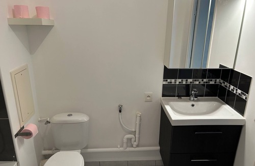 Trappes Apartment | Idéalement Placé de Nombreux Sites des JO aux Alentours. Appartement Récent