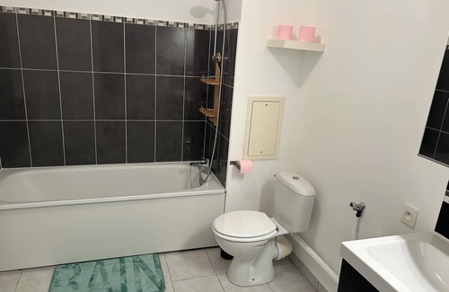 Trappes Apartment | Idéalement Placé de Nombreux Sites des JO aux Alentours. Appartement Récent