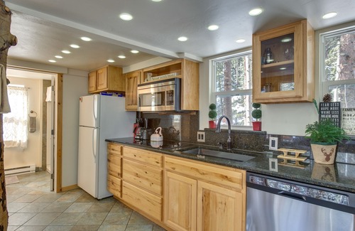 Idaho Springs Cabin | Idaho Springs Cabin w/Hot Tub on Half Acre!