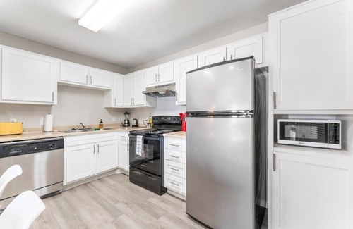 Pleasant Valley Apartment | Ideal 2BR King Suite w Gym close to Downtown