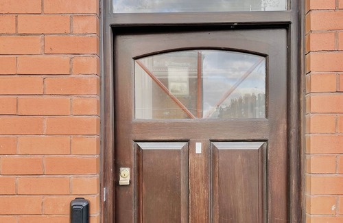 Wigan House | Ideal 3 bed pay-as-you-stay home in Wigan sleeps 6
