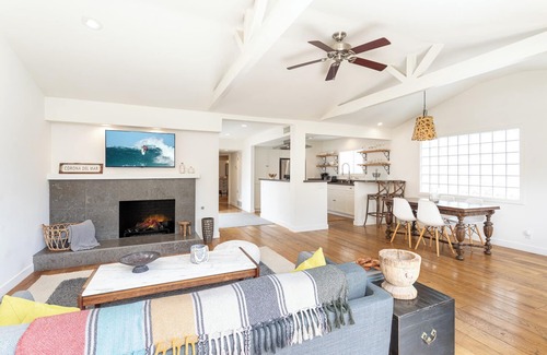 Corona del Mar House | IDEAL BEACH RETREAT Light, Bright & Clean! With A/C!