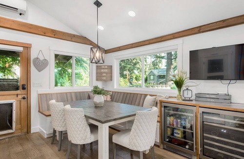 West Bellevue House | Ideal Bellevue location Remodeled 2 bdrm+separate ADU kitchen, Hot Tub & Garden