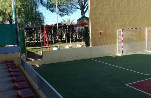 La Puebla de Cazalla House | ideal bungalow for families with children, parking and sports courts
