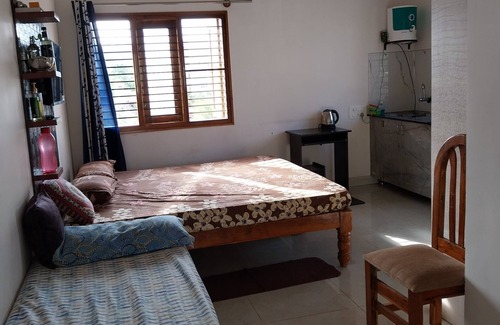 Mysore House | Ideal Cool Calm Room for Couples & Individuals with kitchenette