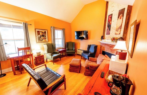 Shawnee On Delaware House | Ideal Delaware Escape Near Pocono Mountain | Hiking Trails, Gol & Spa