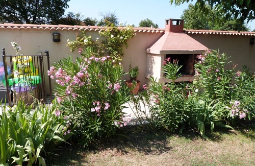 Velleron Cottage | IDEAL FOR A COUPLE OR FAMILY STAY /HEATED POOL /CLIM /PRES LUBERON