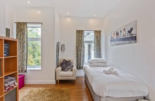 Cleckheaton House | Ideal for a longer stay or contractor, sleeps 1-4