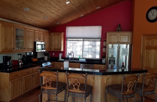North Upper Truckee House | Ideal for family getaways! - Backs to National Forest - Hot Tub, Fast free Wi-Fi