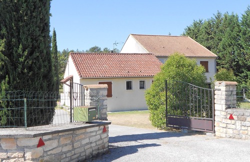 Grospierres Villa | Ideal for family, sports, swimming pool, bbq, golf in Southern Ardèche!